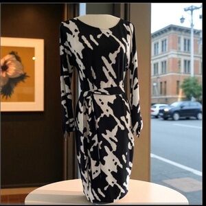Black & Off White Abstract Print Sheath Dress with Matching Fabric Belt  Size XS